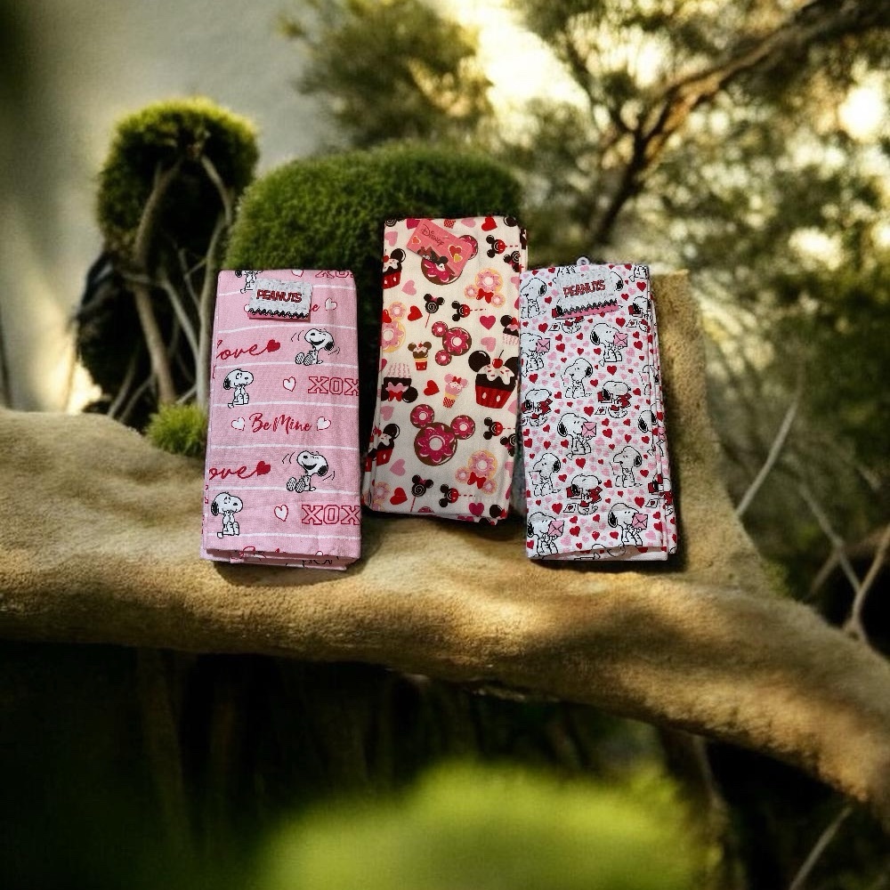 NWT Set of 3 Valentines Snoopy & Mickey Themed Pink and White Kitchen Towels